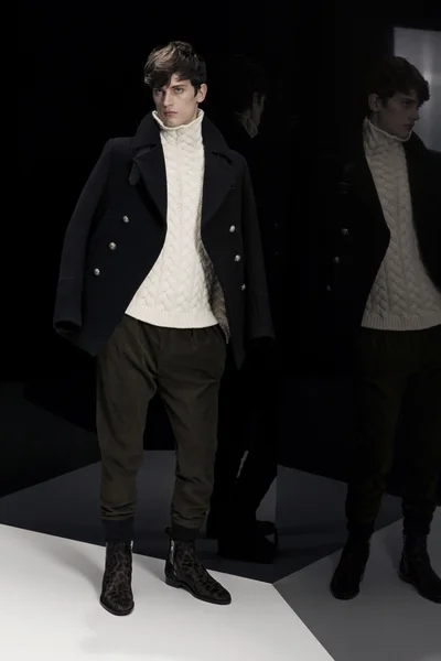 Look 25